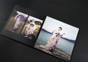 山口県の美容室JAMU 成人式フォトアルバム漆の見開きページ